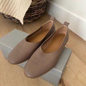 Everlane Day Glove Flats in Mocha